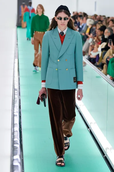 Look 69